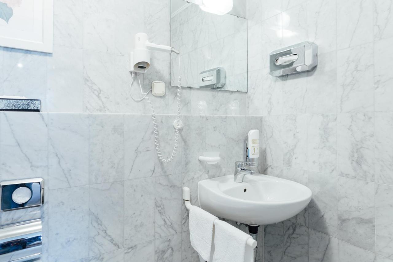 Das Kleine Hotel In Ruhiger Stadtlage Wiesbaden Dış mekan fotoğraf